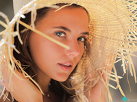 Katya Clover 3 (Outdoor)