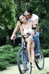 Girlpop Bicycle Sexe Photos!