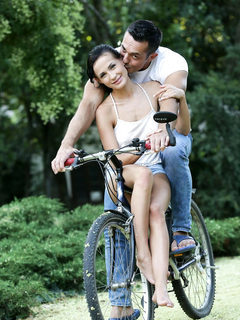 Girlpop Bicycle Sexe Photos!