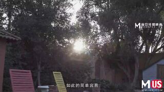 Staying in with my blonde girl 调酒师与金发女孩