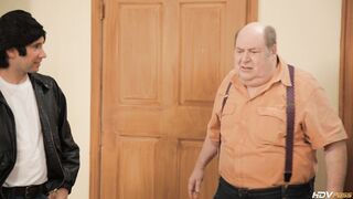 Sex friendly Mindy fucks Morks eager boner